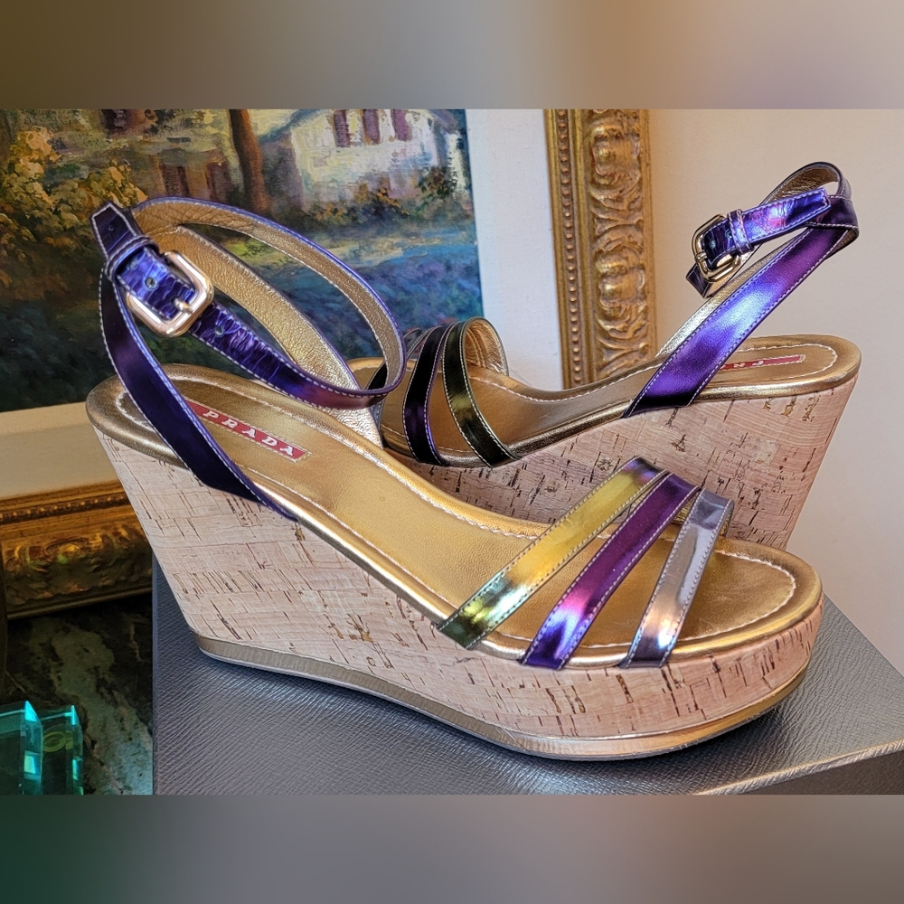 PRADA LEATHER WEDGE HEEL CORK PLATFORM ANKLE STRAP SANDALS 9.5 PURPLE $480 EXCL